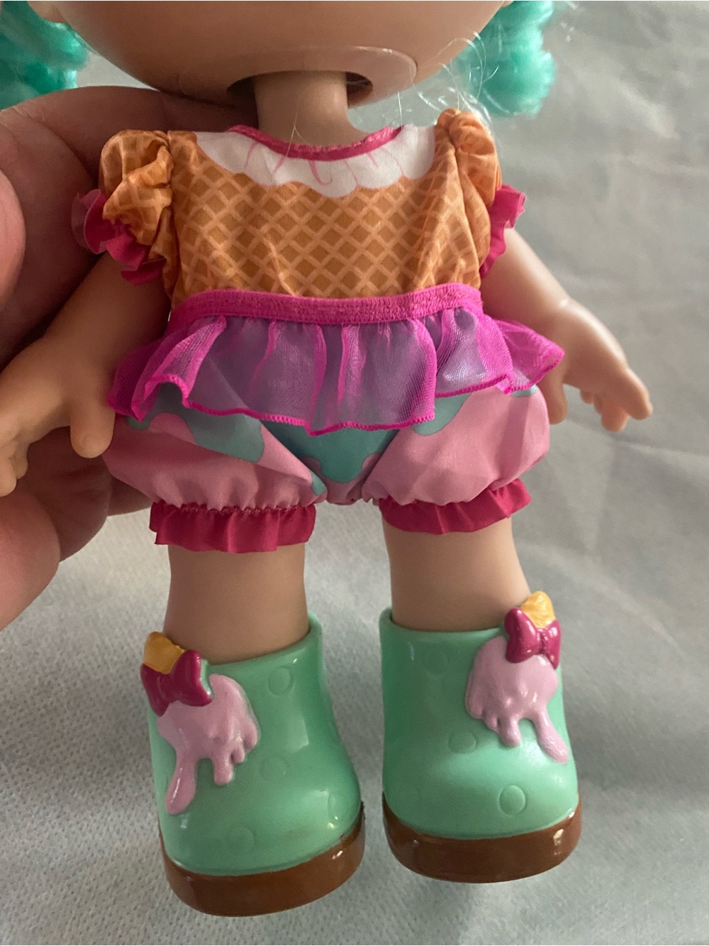Kindi Kids Snack Time Doll Peppa Mint Bobble head 10 Inch Glitter Eyes - Picture 3 of 8